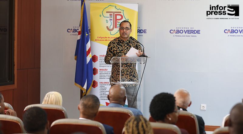 “Jovens devem assumir responsabilidades no futuro de África” - secretário de Estado
