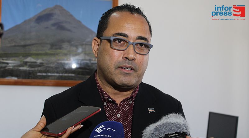 Governo anuncia missão técnica para criação de centro nacional de verificação de factos