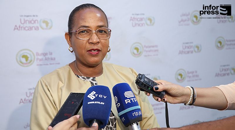 Parlamento: Deputada diz que o PAICV ganha eleições em Angola com apoio do MPLA