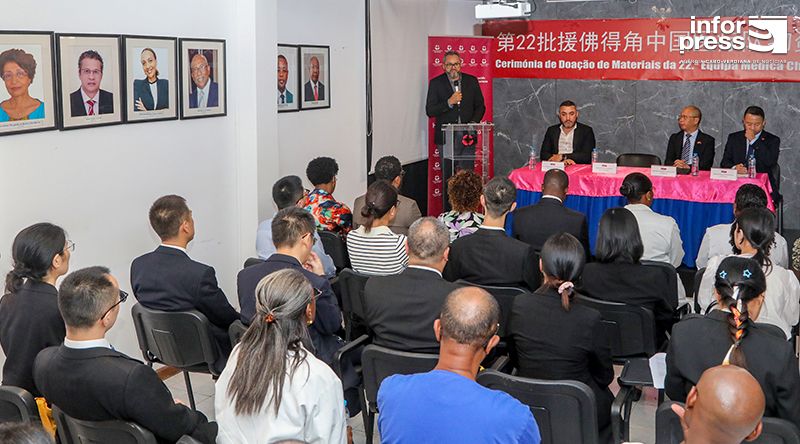 Ministro reafirma empenho na modernização do sistema de saúde e agradece doação chinesa ao hospital da Praia