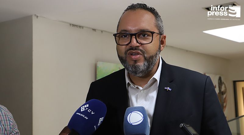 Covid-19: Ministro afasta alarmismo e garante que vírus é agora como “uma gripe normal”