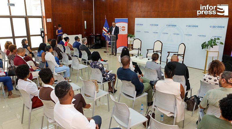 Ministro da Saúde anuncia aposta em novas fontes de financiamento e digitalização para reduzir desperdícios