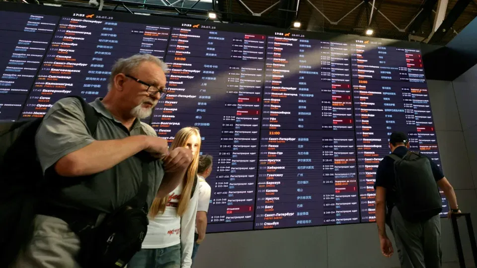 Mais de 50 aviões desviados para aeroportos alternativos após ataque a Moscovo