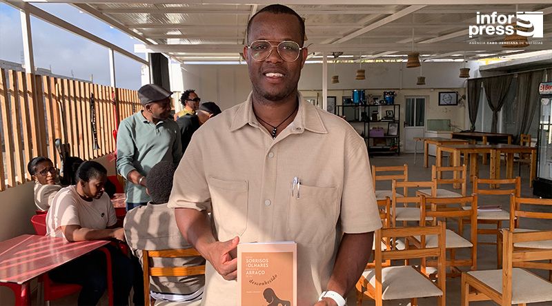 Literatura: Jovem escritor santa-cruzense lamenta desinteresse das pessoas pelos livros