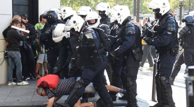 Quase 300 manifestantes detidos nas mobilizações e bloqueios em França