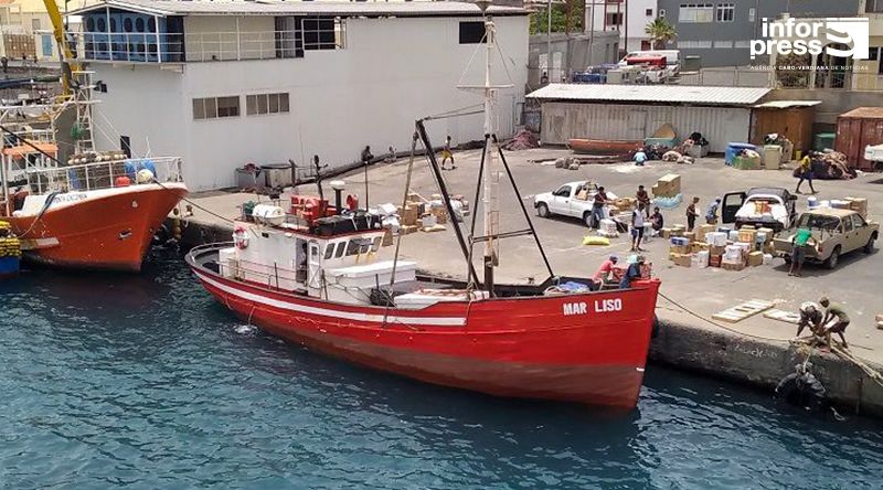 Independência/50 Anos: Mar Liso - o navio que nunca deixou São Nicolau à deriva