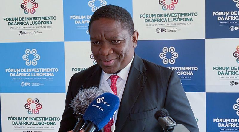 Angola quer apostar na diversificação da economia tendo Cabo Verde como exemplo - ministro angolano do Turismo