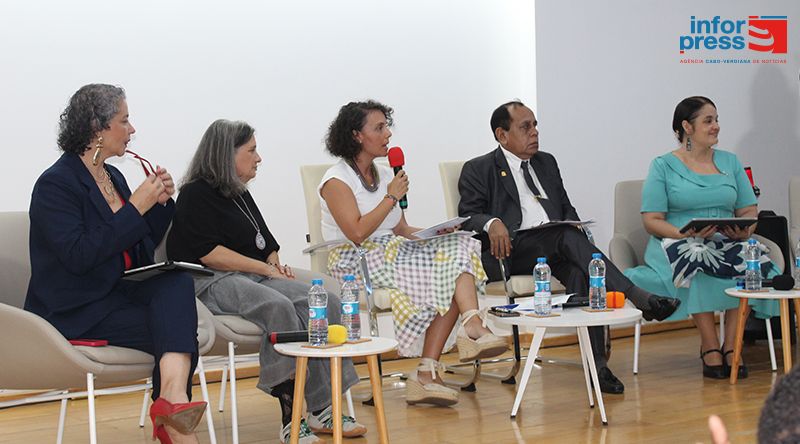 Mariana Faria defende transformações educacionais para desenvolvimento de competências multilingue e interlinguística  