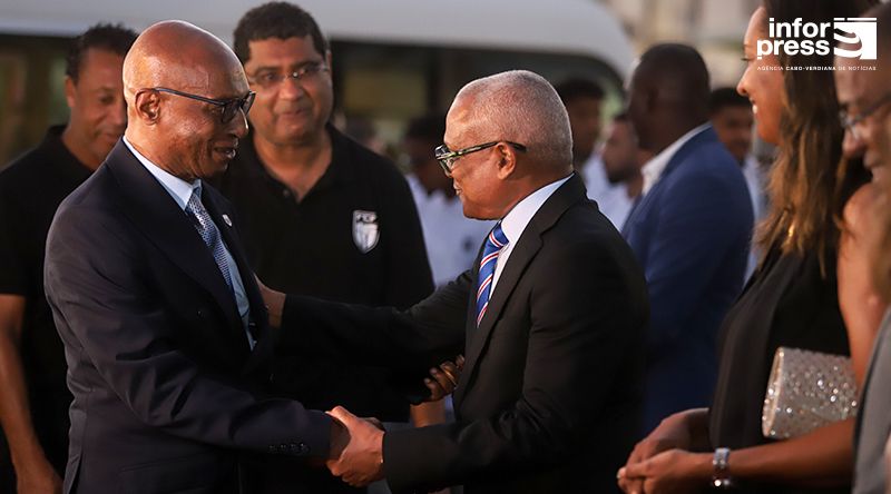 Tubarões Azuis merecem o primeiro grau da Medalha Amílcar Cabral pelo feito histórico - PR