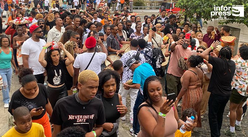 Brava/São João: Dezenas de pessoas participam no habitual cortejo ao “mastro”