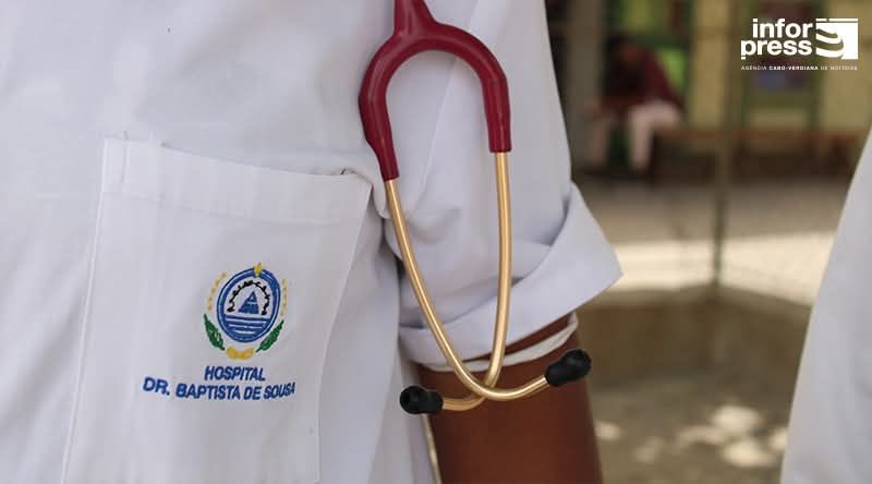 Governo vai reforçar equipa médica com 28 especialistas cubanos e prevê formar mais 50 médicos