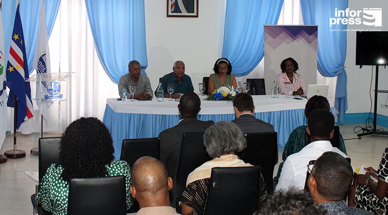 Mesa redonda em comemoração aos 50 anos de independência discute os desafios socioeconómicos da Praia