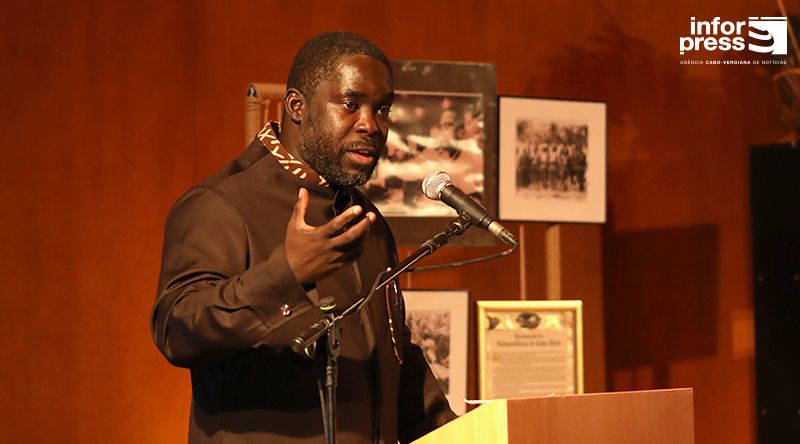 Guiné-Bissau enfrenta crise política e precisa de garantias democráticas antes de novas eleições, alerta sociólogo