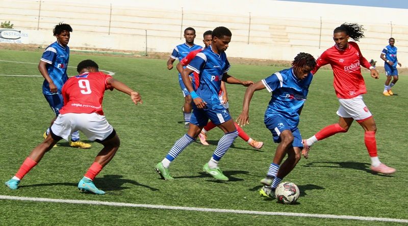 Nacional de Futebol/Maio: Mindelense vence Onze Unidos (3-0) com ‘hat-trick’ de Bis