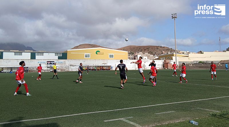 Futebol/Campeonato CV: Mindelense vence (2-1) Académica do Porto Novo e marca presença na final