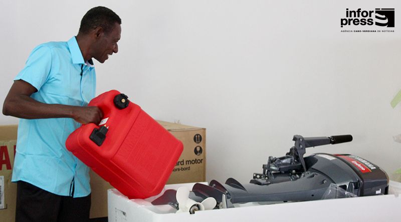 Maio: Ministério do Mar entrega motores e malas térmicas a pescadores da ilha