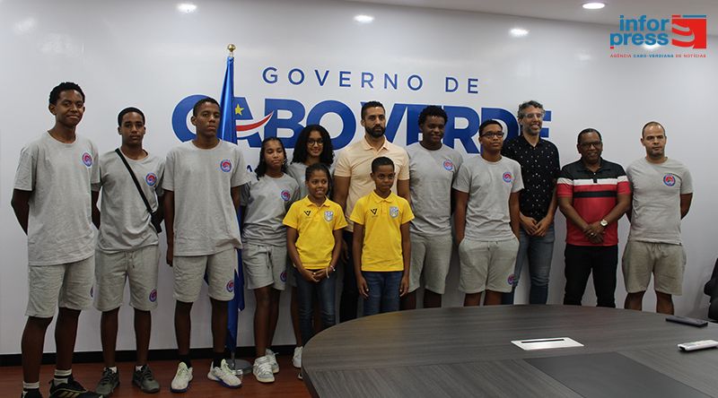 Ministro do Desporto recebe equipa de natação que vai competir no Egipto