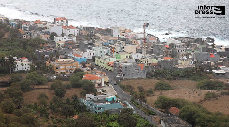 Mosteiros: Presidente da câmara discute com Governo retoma de obras de asfaltagem paralisadas
