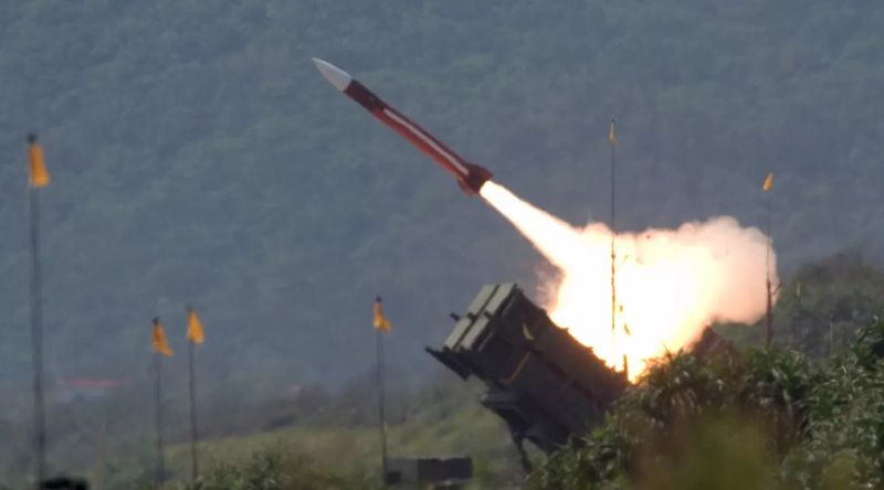 EUA anunciam mais armamento na NATO para chegar à "paz através da força"