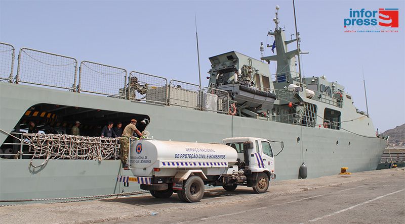 São Vicente: Navio NRP Sines vai dessalinizar e fornecer 30 toneladas de água ao HBS