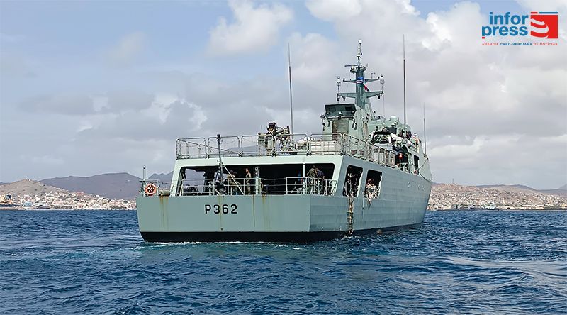 Guarda Costeira resgata veleiro à deriva a norte da Ponta do Sol com apoio do NRP Sines