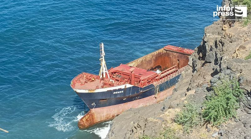 Fogo: Ministro do Mar acompanha desmantelamento do navio Deimos encalhado há quatro anos nas imediações do porto