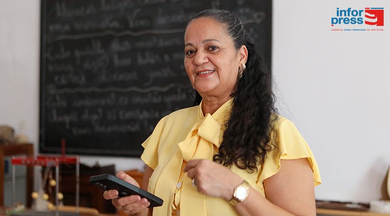 Investigadora concorda com uso do telemóvel como ferramenta de pesquisa durante as aulas a partir 6.º ano