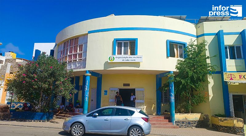 São Vicente: Consulado de Cabo Verde em Abidjan apoia OMCV com 500 contos para reabilitação de 13 casas