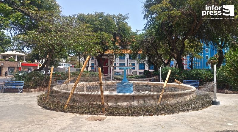 Embargo das obras na Praça Nova resulta de exigência legal e falta de pedido de parecer - IPC