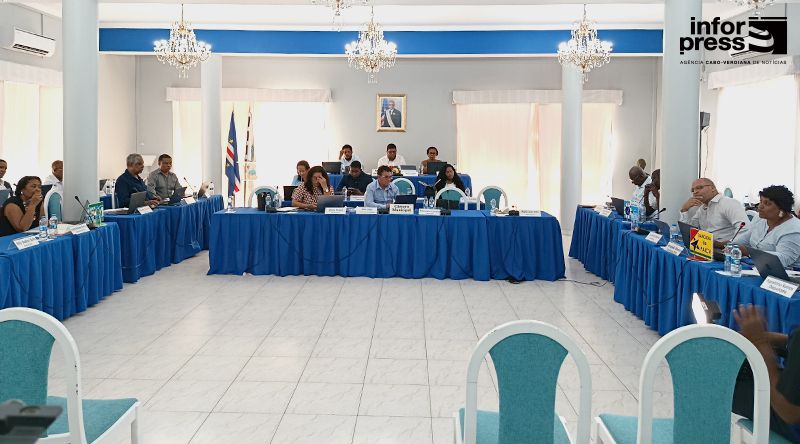 Ilha do Sal: Assembleia Municipal aprova orçamento rectificativo com foco na regularização de trabalhadores e novo regime fiscal