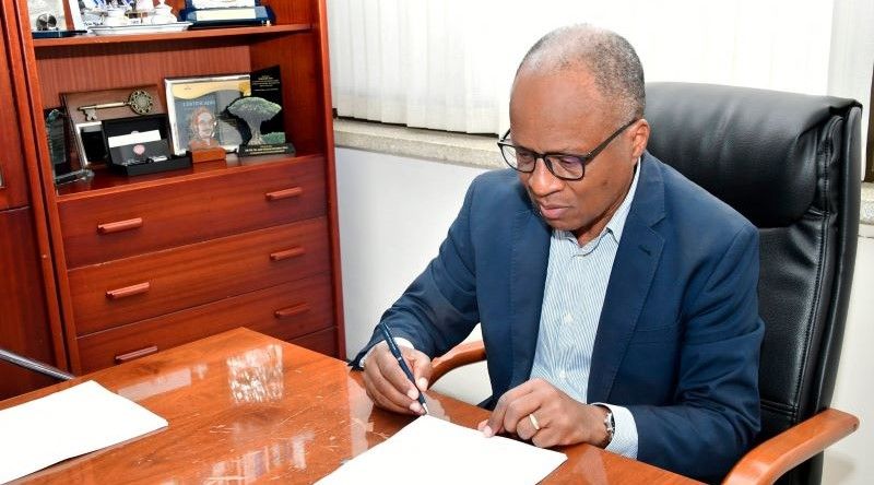 Primeiro-ministro assina Plano de Cargos, Funções e Remunerações do pessoal médico e de enfermagem