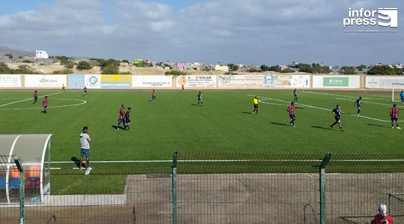 Porto Novo: Autarquia entrega subsídios e materiais desportivos a associações para época desportiva
