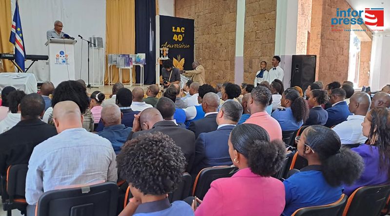 Santa Catarina: PR exorta comunidade educativa do Liceu Amílcar Cabral a estimular inovação e mudança