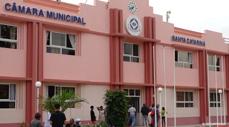 Santa Catarina: Câmara aumenta salário de mais 118 funcionários no âmbito da implementação do PCFR