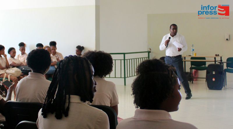 Maio: CNPD sensibiliza alunos e administração pública para riscos da partilha e tratamento de dados pessoais