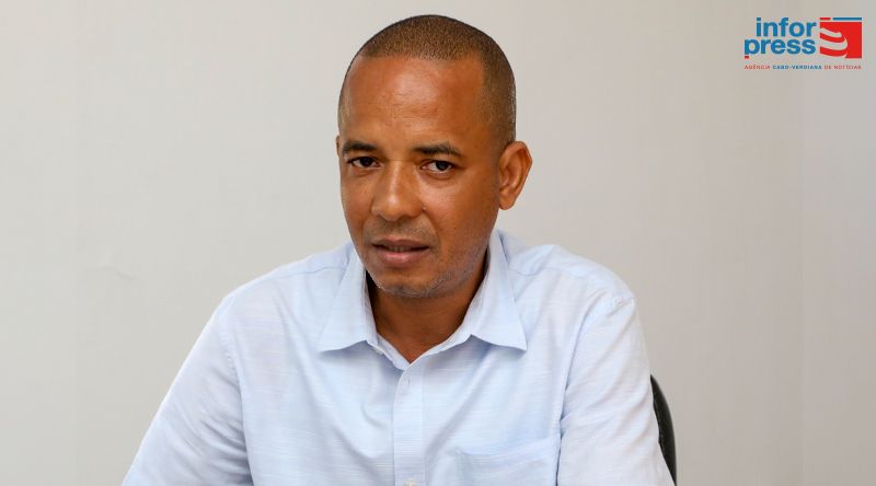 Escritor Paulo Ferreira Veríssimo lança segundo livro de poesia centrado numa “viagem interior”