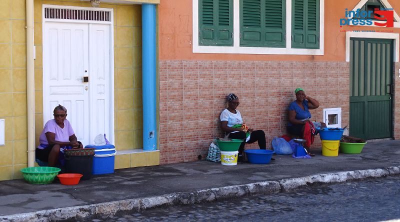 Porto Novo: Peixeiras continuam nas ruas quatro anos depois da construção do mercado de peixe 