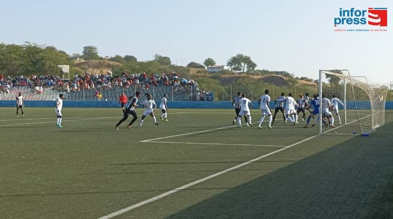 Futebol/Fogo: Académica perde (1-2) com Botafogo e pode ser alcançado na liderança pelo Vulcânico