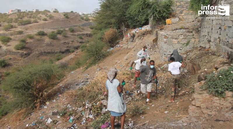 Santa Cruz: Pelouro do saneamento anuncia 100 contentores e um novo camião de lixo