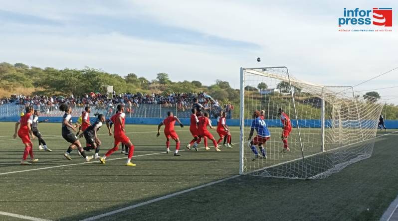 Futebol/Fogo: Vulcânico impõe a primeira derrota à Académica e continua na corrida ao título 