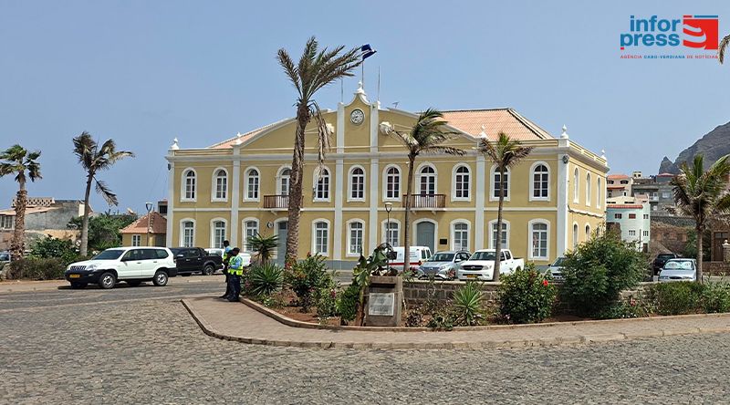 Santo Antão: Moradores da Ponta do Sol reconhecem avanços mas alertam para obras paradas e problemas na orla marítima