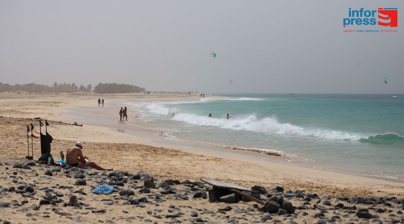 Terceiro dia do circuito de Ponta Preta do GKA World Tour 2016 sem competições por falta de vento e ondas