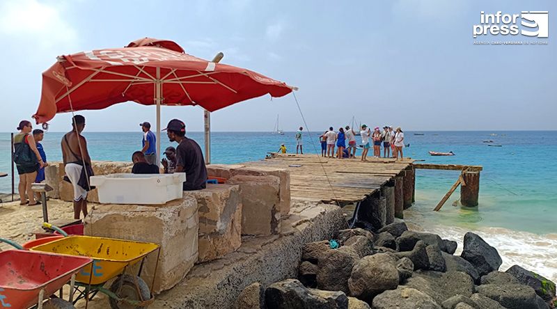 Ilha do Sal: População e turistas ignoram interdição do Pontão de Santa Maria para arranque das obras