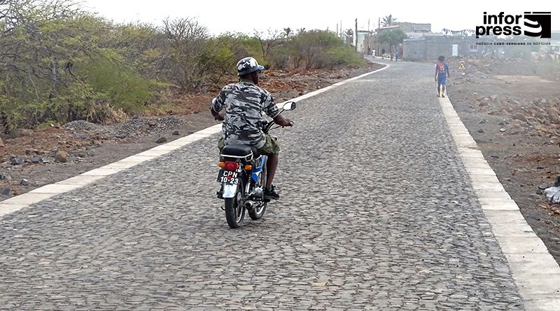 Porto Novo: População da Casa de Meio quer estrada de acesso iluminada para segurança das pessoas