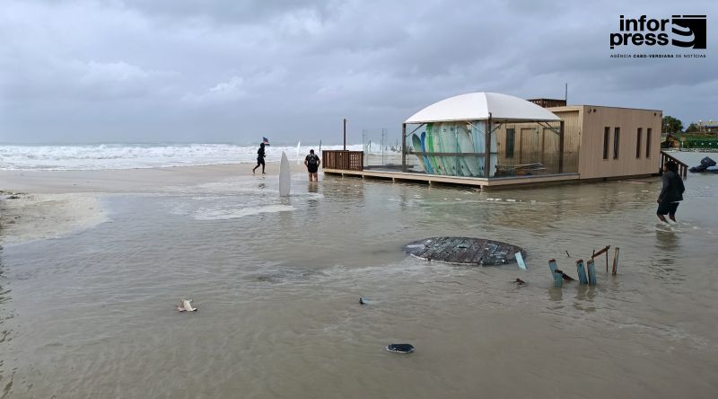 Ilha do Sal/Mau Tempo: Tempestade Gonzalo provoca forte agitação marítima e estragos em hotéis de Santa Maria