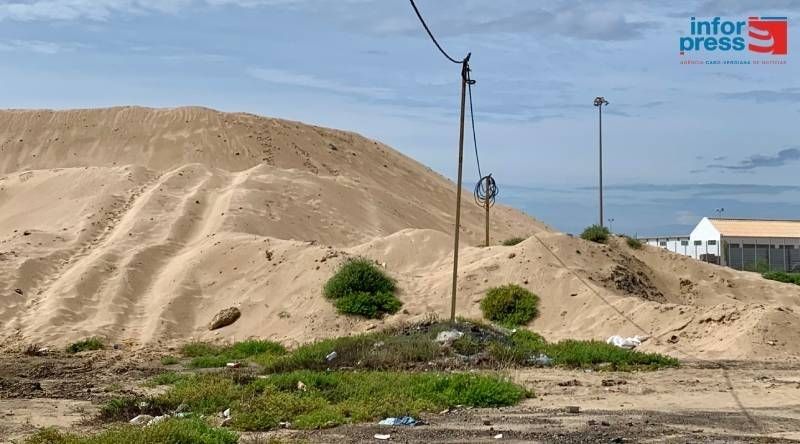 Maio: Ministro do Mar promete reassentamento da areia acumulada na praia de Bixi Rotxa