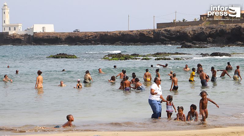 Praia: Nadadores-salvadores reforçam apelo aos banhistas para cumprimento das regras de segurança (c/áudio)