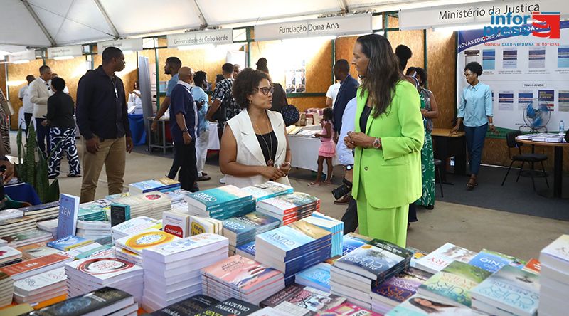 Presidente Interina defende maior acesso aos livros e à internet para promover o conhecimento