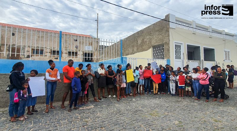 Boa Vista: Professoras em Rabil suspendem aulas devido a salários em atraso