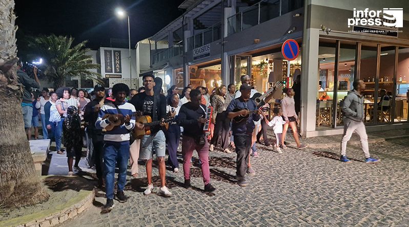 Boa Vista: Professores percorrem ruas de Sal Rei em serenata inédita para assinalar mês da classe